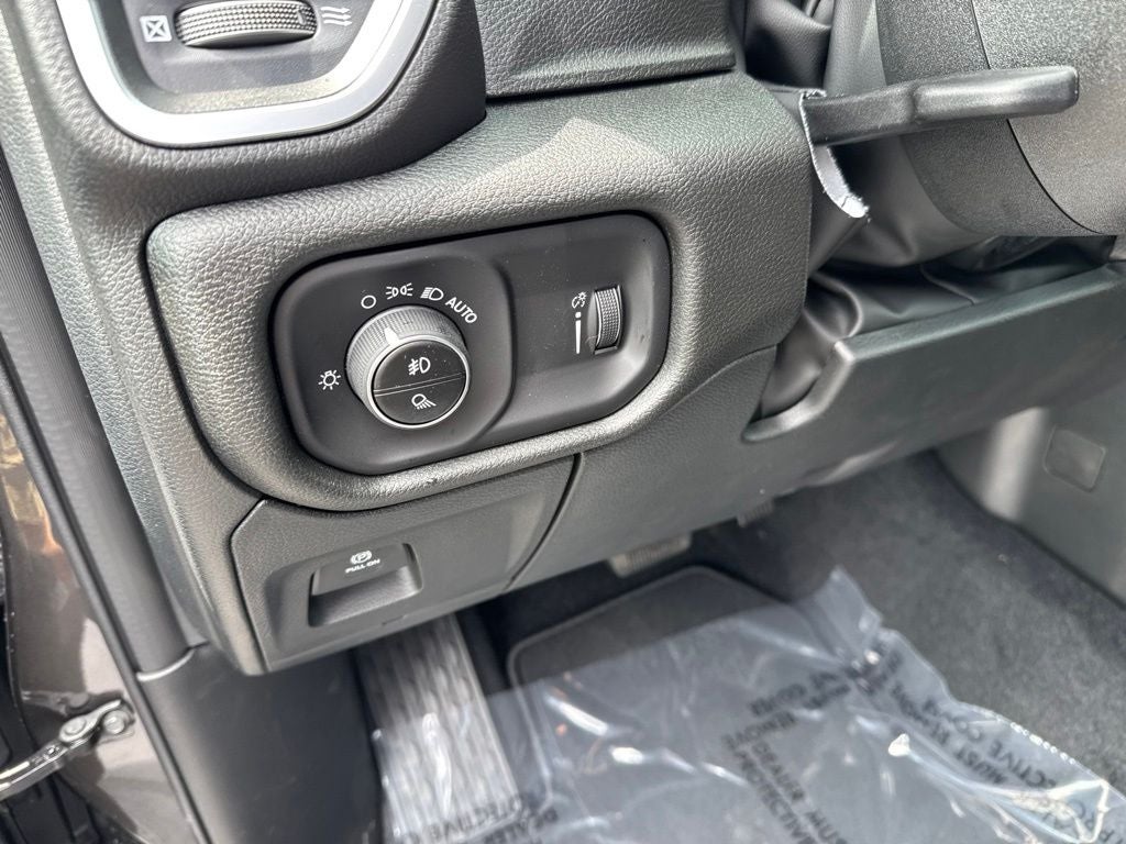 2026 RAM Ram 1500 RAM 1500 EXPRESS QUAD CAB 4X4 6'4' BOX