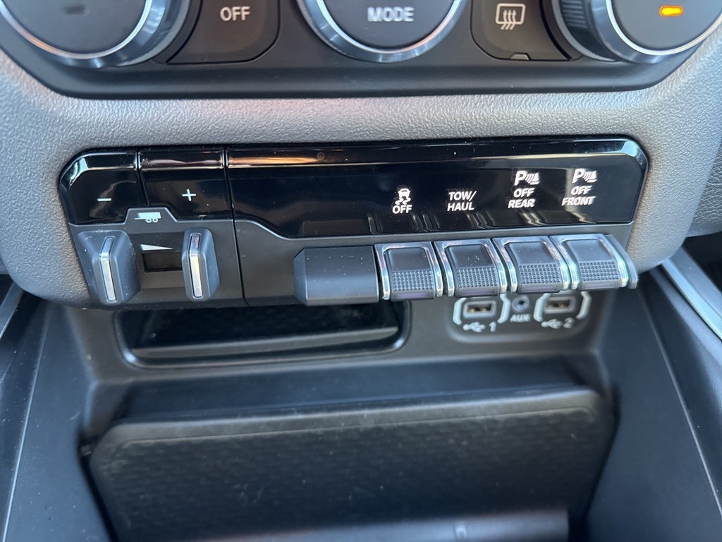 2022 RAM 1500 Big Horn Crew Cab 4x4 5'7' Box