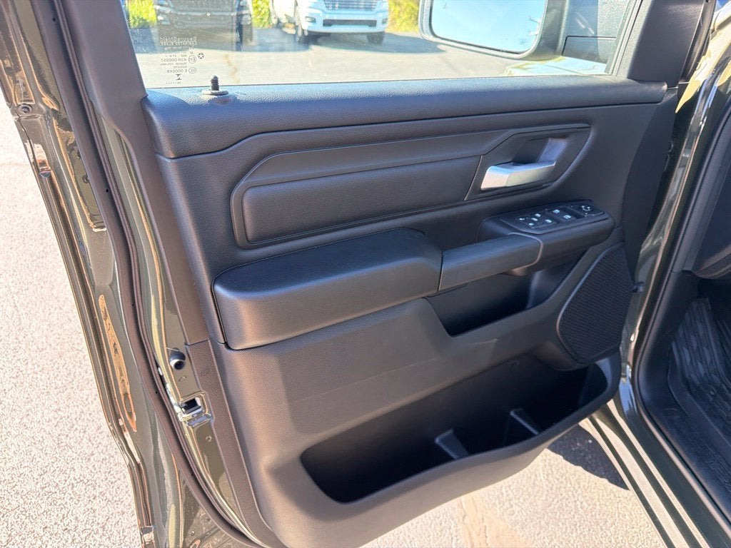 2027 RAM Ram 1500 RAM 1500 WARLOCK CREW CAB 4X4 5'7' BOX