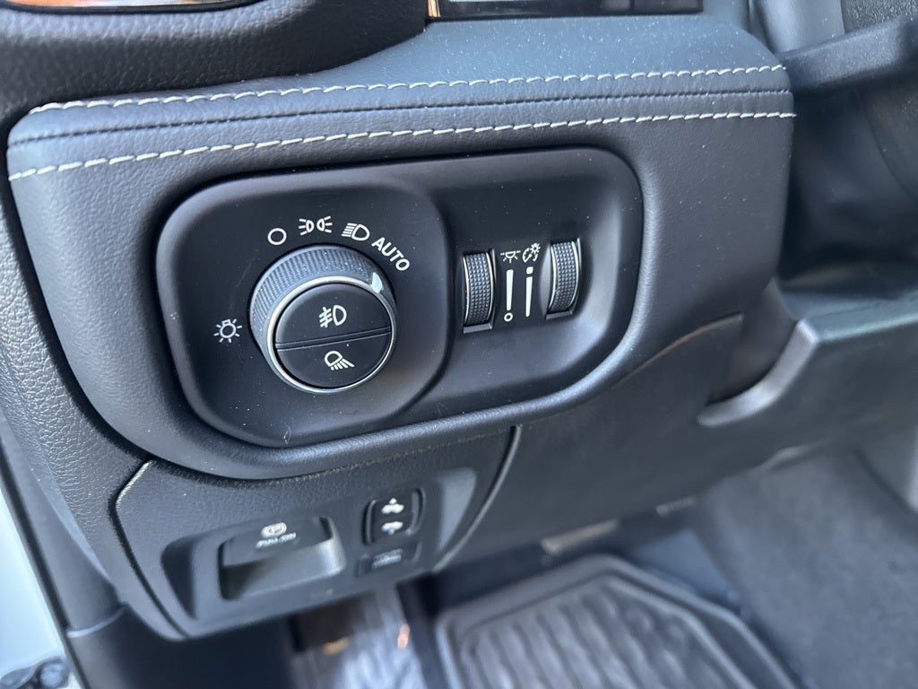 2025 RAM 1500 Limited Crew Cab 4x4 5'7' Box