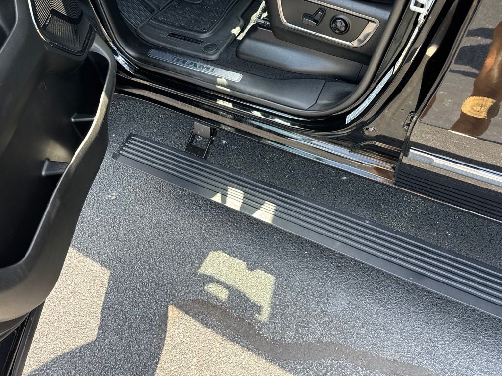 2025 RAM 1500 Limited Crew Cab 4x4 5'7' Box
