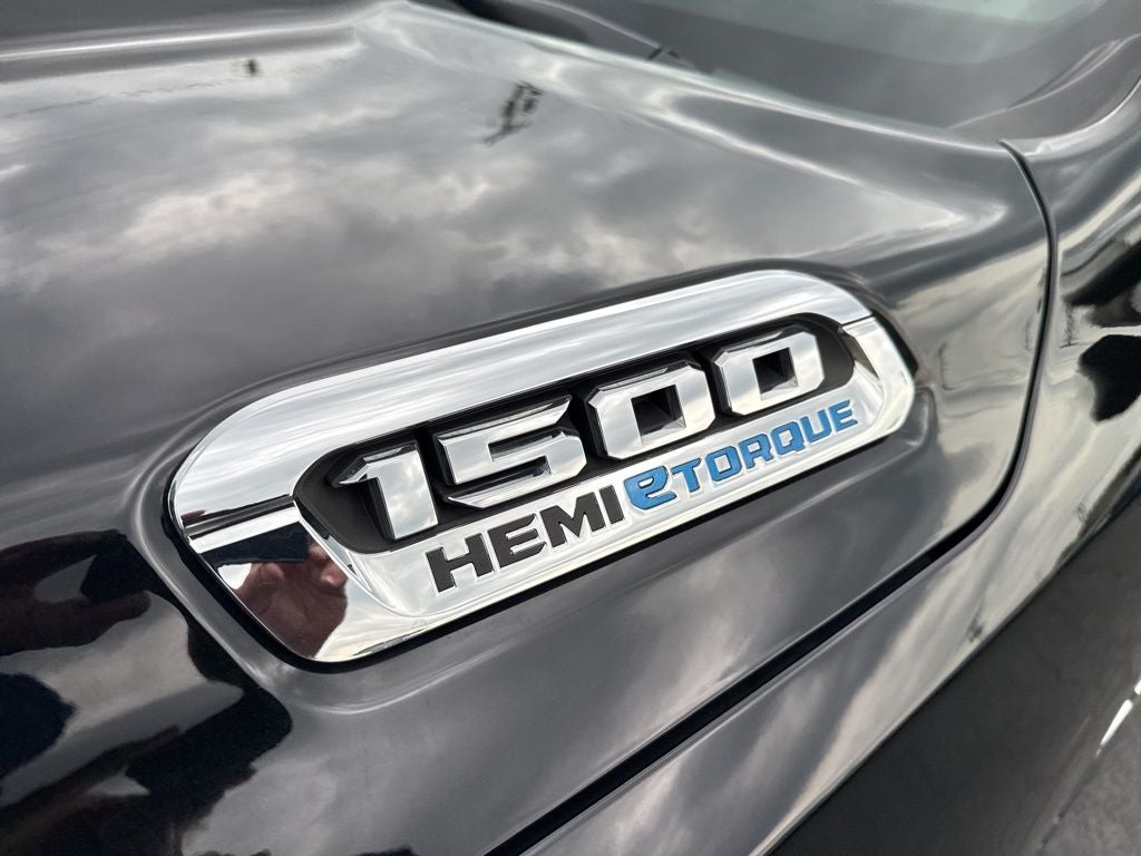 2022 RAM 1500 Laramie Crew Cab 4x4 5'7' Box