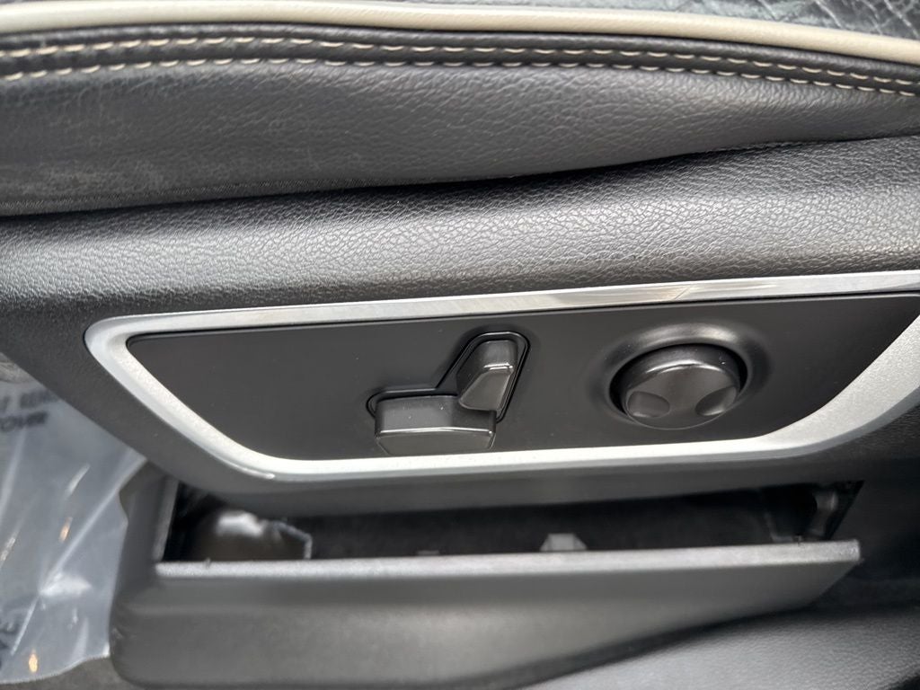 2022 RAM 1500 Laramie Crew Cab 4x4 5'7' Box