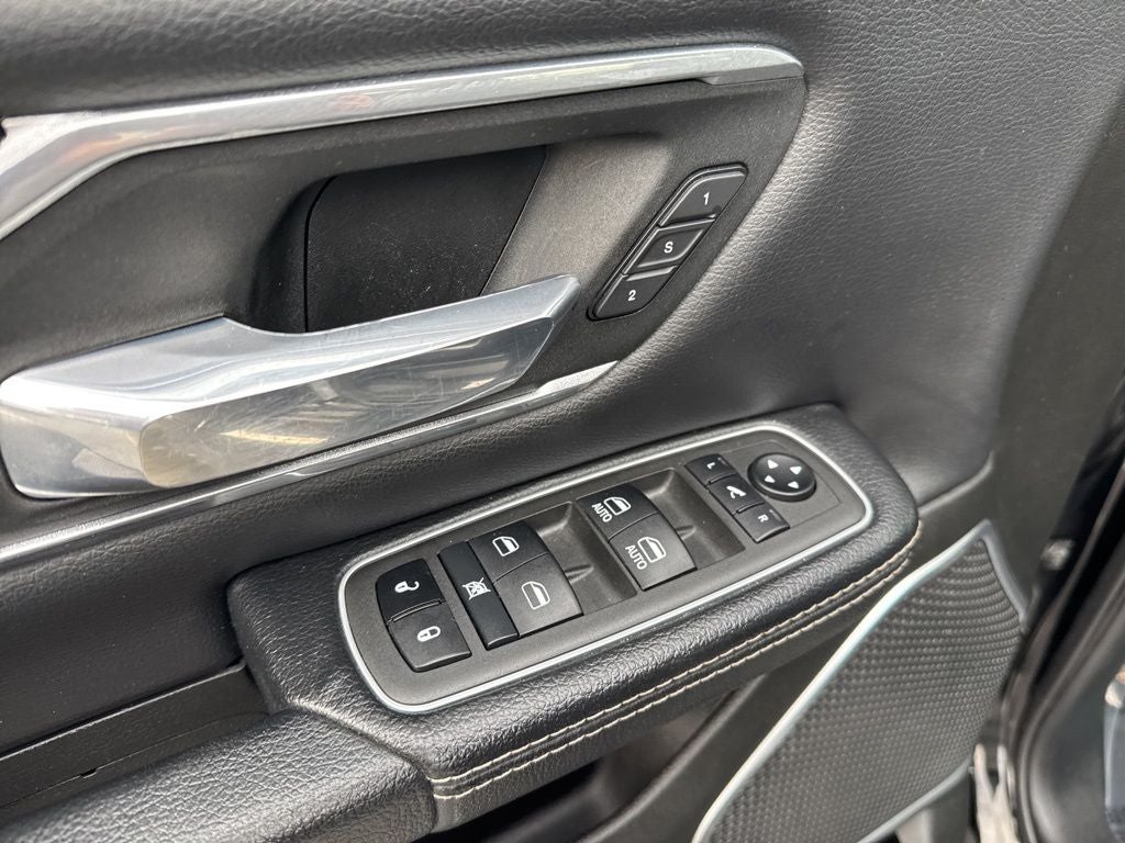 2022 RAM 1500 Laramie Crew Cab 4x4 5'7' Box