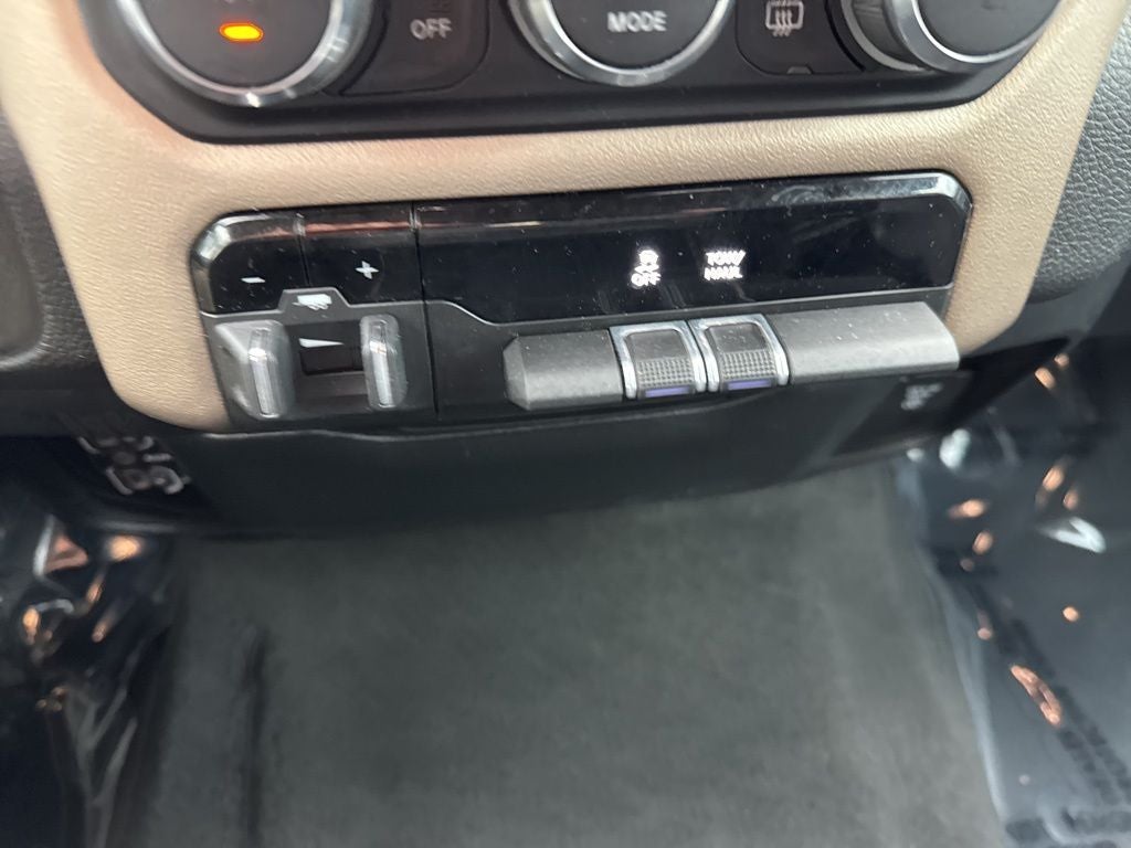 2022 RAM 1500 Laramie Crew Cab 4x4 5'7' Box