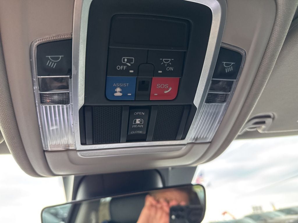 2022 RAM 1500 Laramie Crew Cab 4x4 5'7' Box