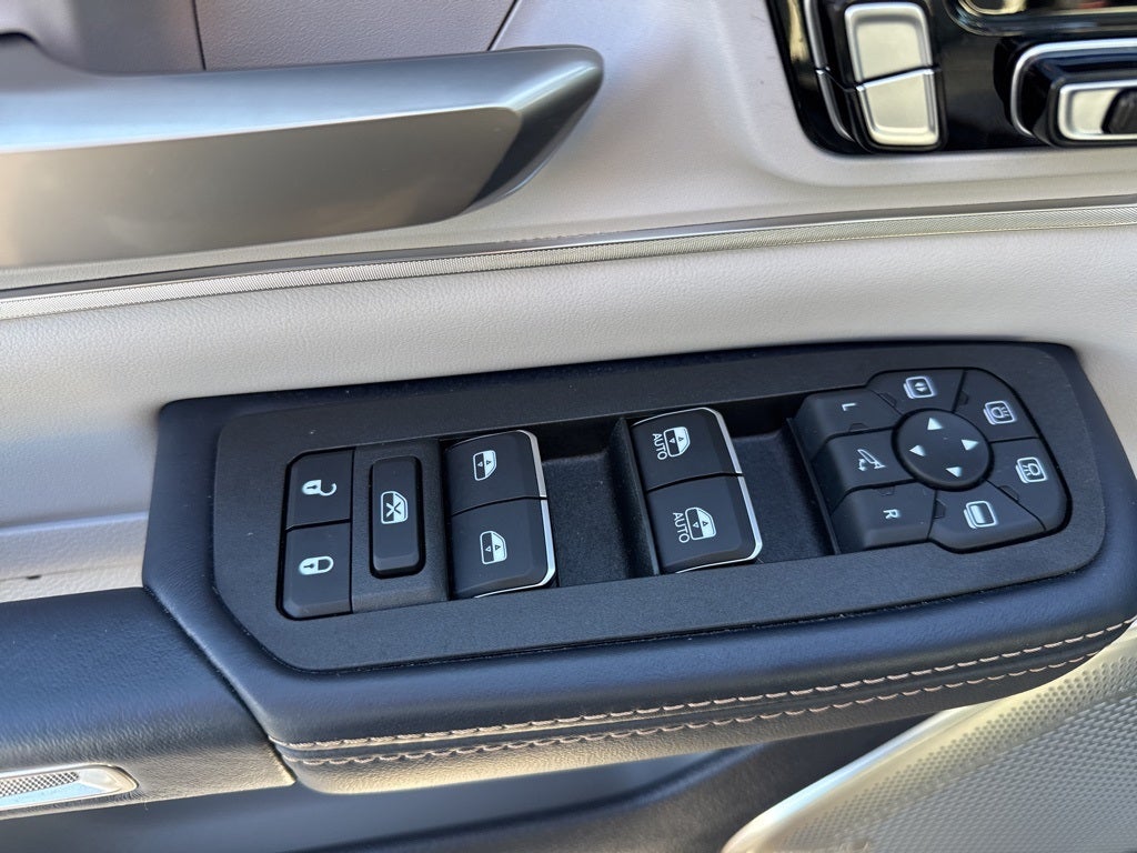 2025 RAM 1500 Tungsten Crew Cab 4x4 5'7' Box