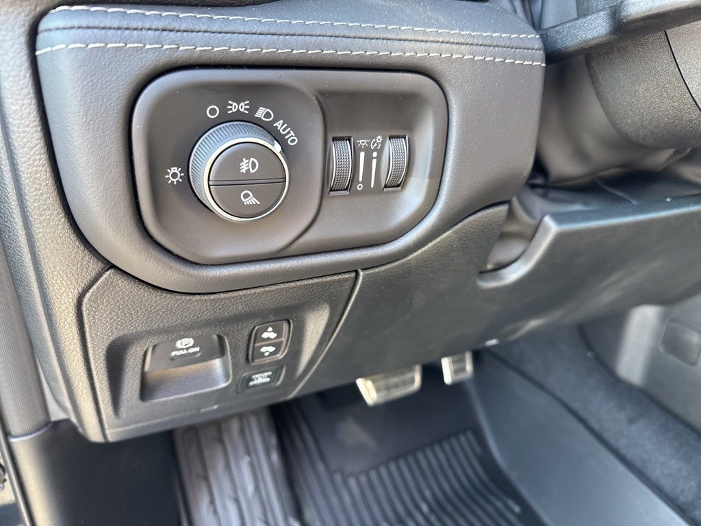 2025 RAM Ram 1500 RAM 1500 RHO CREW CAB 4X4 5'7' BOX