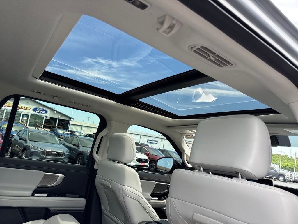 2025 Ford Expedition Platinum