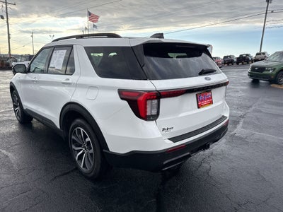 2025 Ford Explorer ST-Line