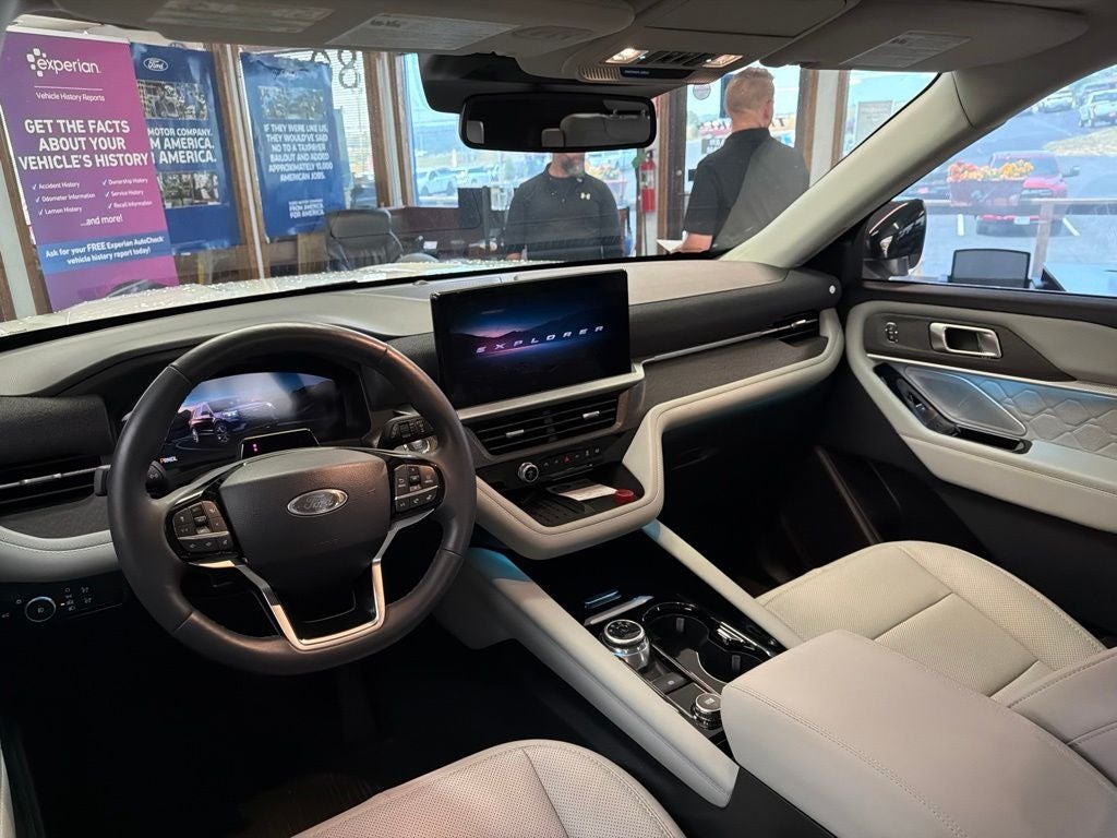 2025 Ford Explorer Platinum