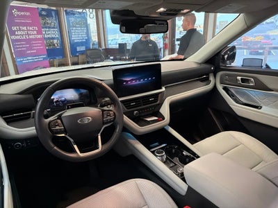 2025 Ford Explorer Platinum