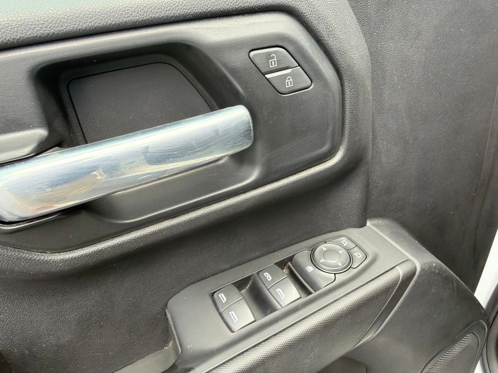 2022 Chevrolet Silverado 1500 4WD Crew Cab Short Bed Custom