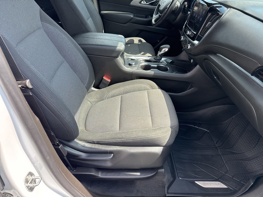2022 Chevrolet Traverse AWD LT Cloth