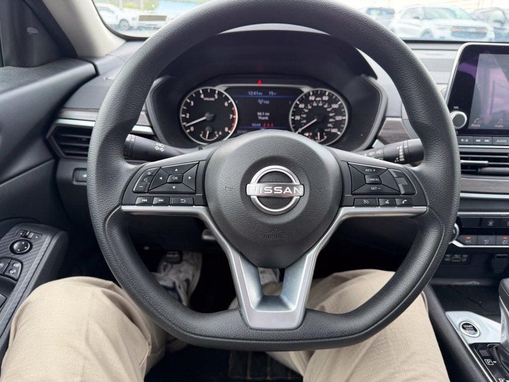 2025 Nissan Altima SV FWD