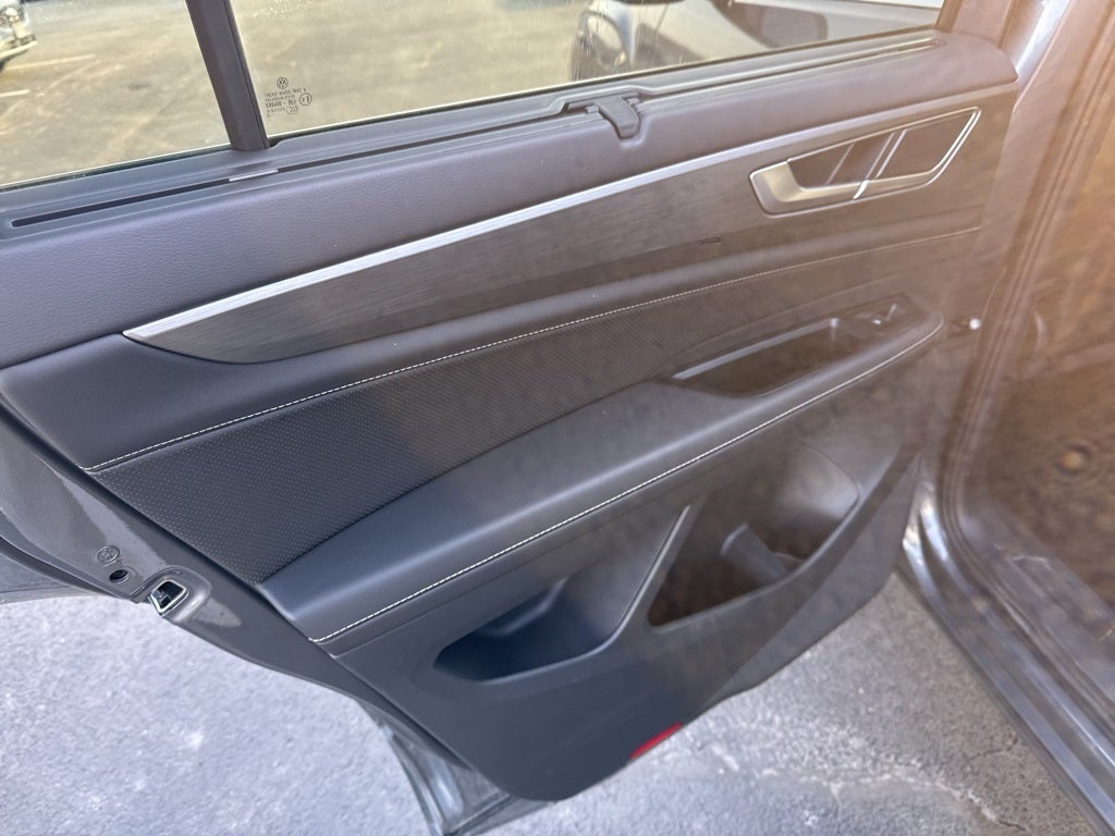 2025 Volkswagen Atlas Cross Sport 2.0T SE w/Technology