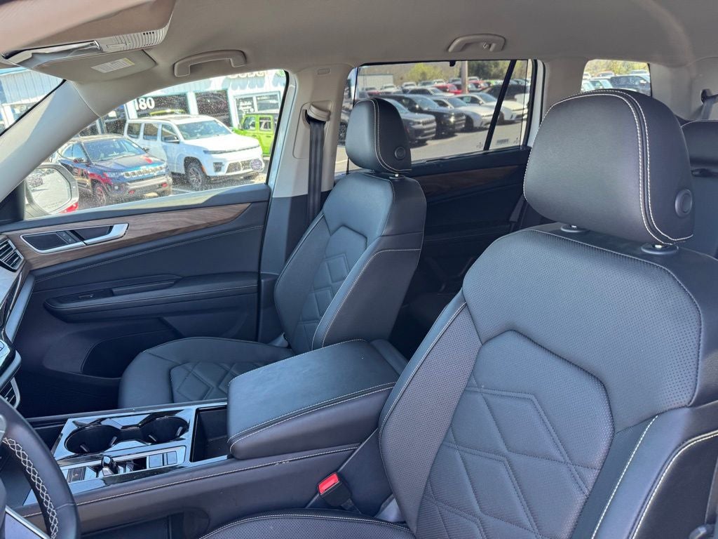 2025 Volkswagen Atlas 2.0T SE w/Technology