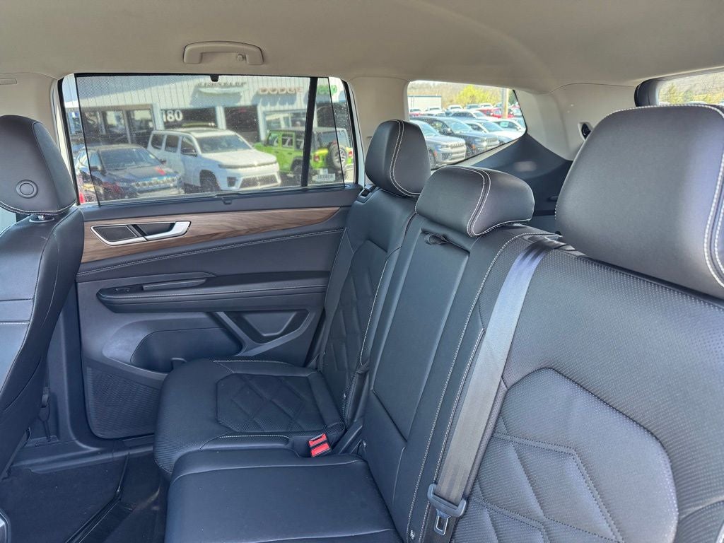 2025 Volkswagen Atlas 2.0T SE w/Technology