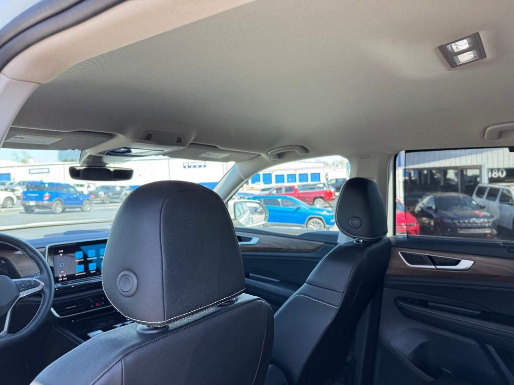 2025 Volkswagen Atlas 2.0T SE w/Technology