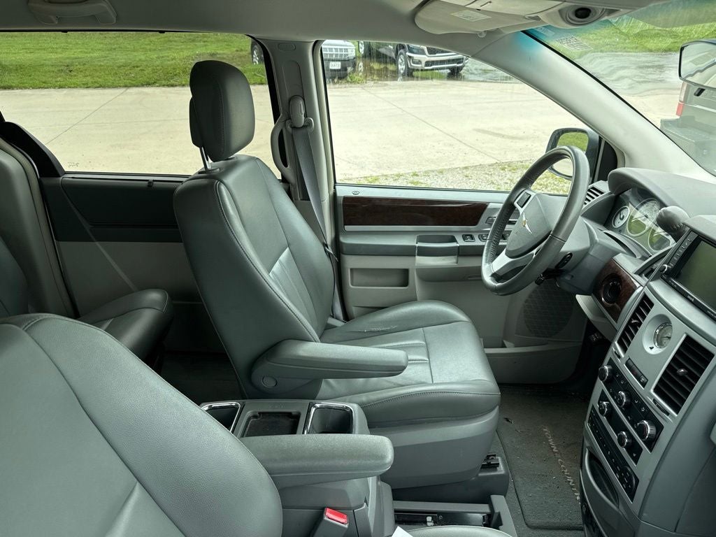 2010 Chrysler Town & Country Touring