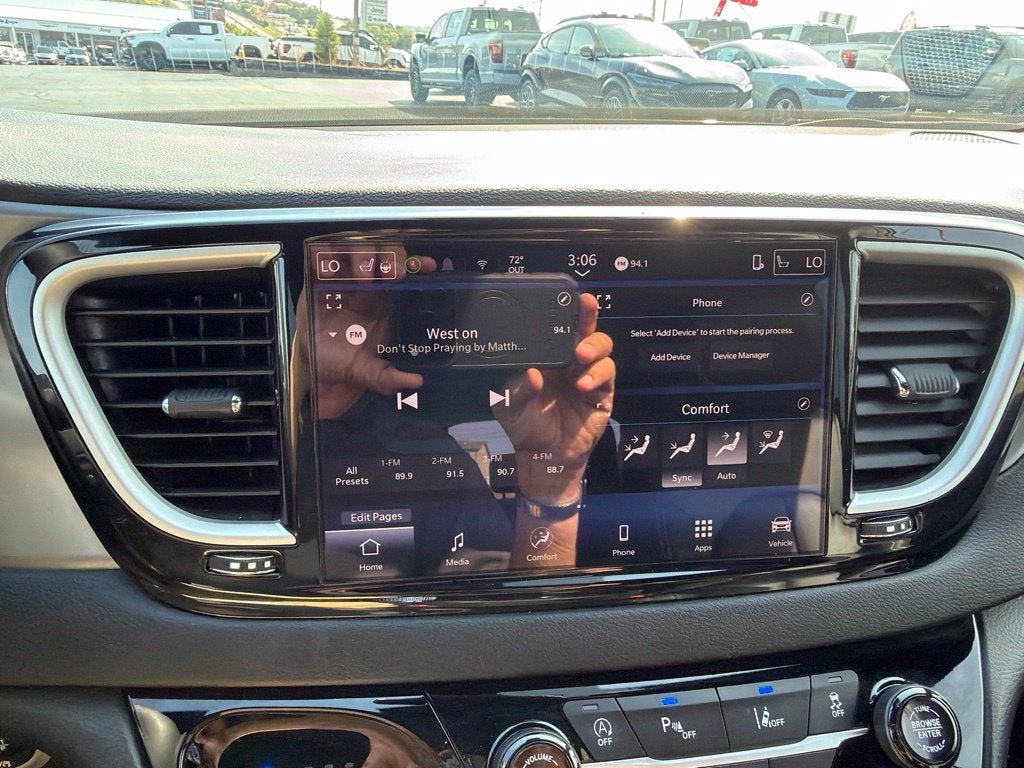 2025 Chrysler Pacifica Select