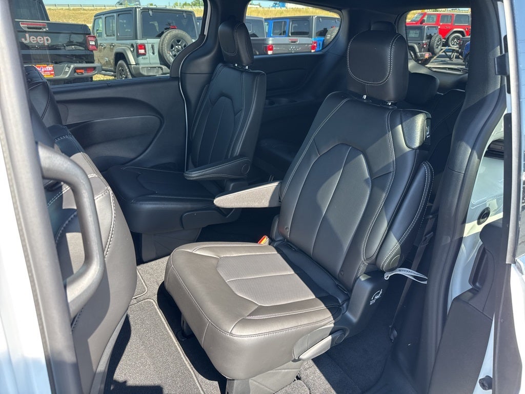 2025 Chrysler Pacifica PACIFICA SELECT