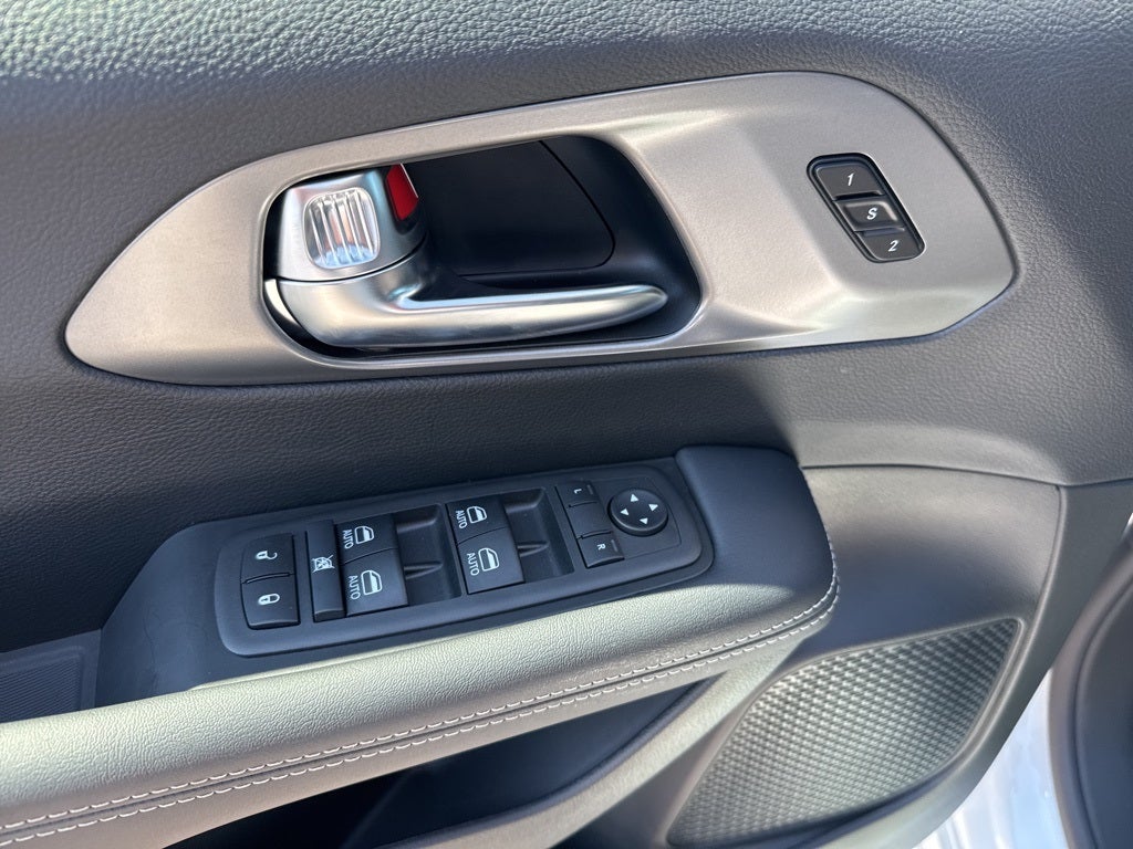 2025 Chrysler Pacifica PACIFICA SELECT