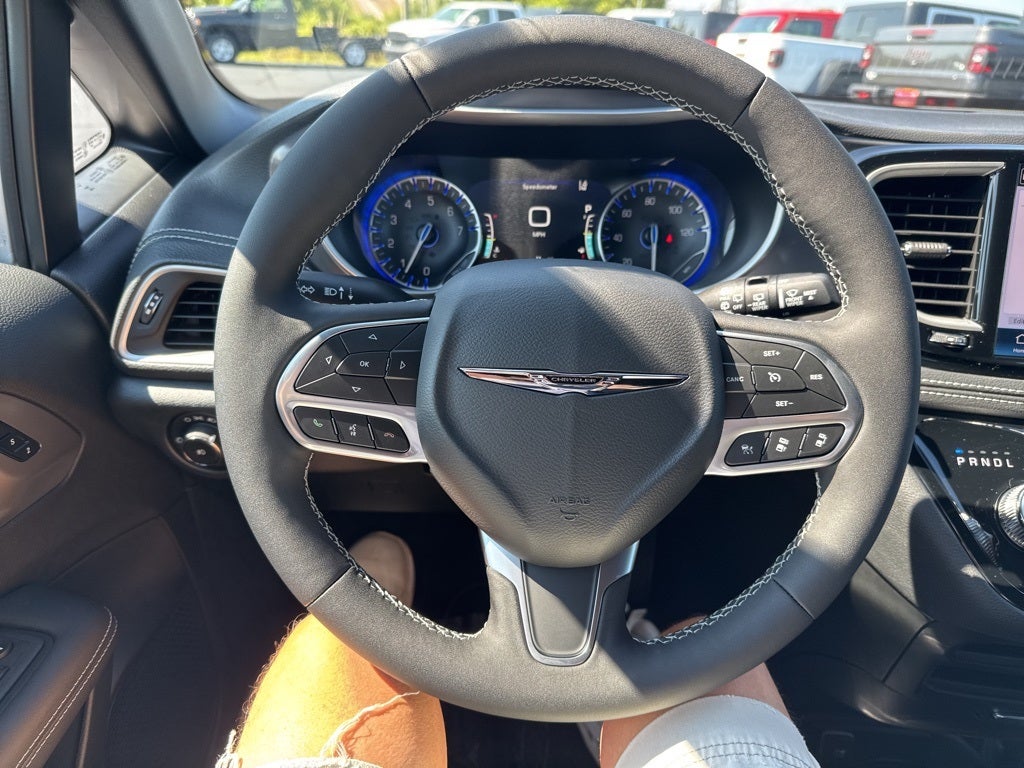 2025 Chrysler Pacifica PACIFICA SELECT