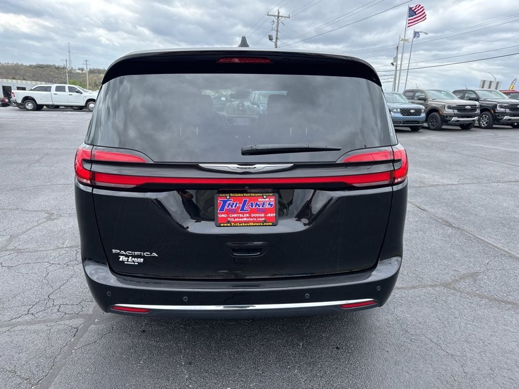 2025 Chrysler Pacifica Select