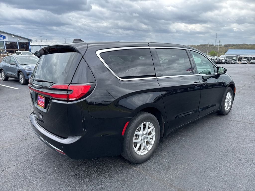 2025 Chrysler Pacifica Select