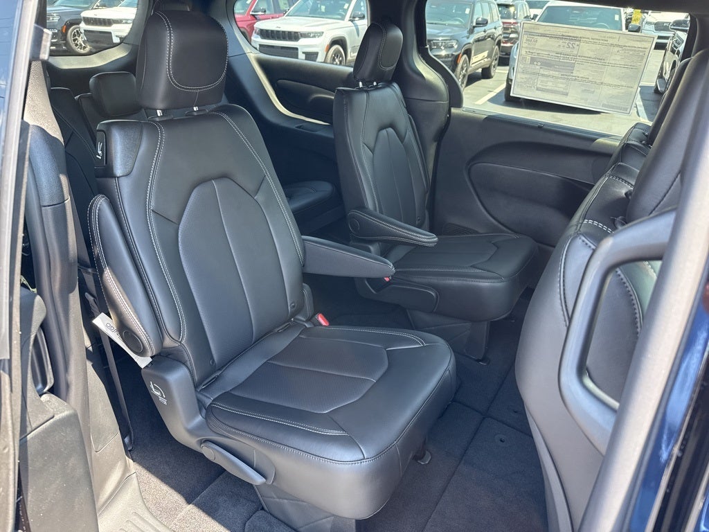 2025 Chrysler Pacifica PACIFICA SELECT