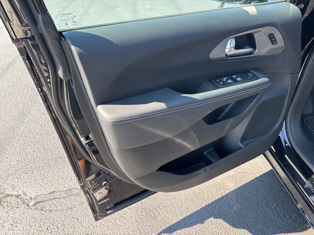 2025 Chrysler Pacifica PACIFICA SELECT