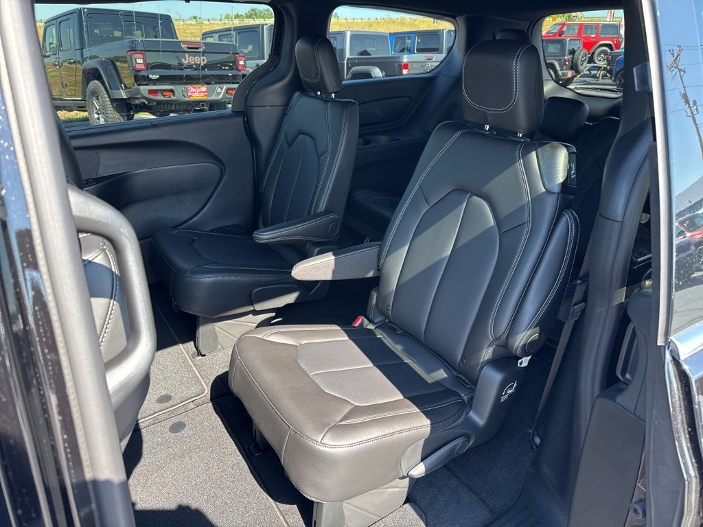 2025 Chrysler Pacifica PACIFICA SELECT