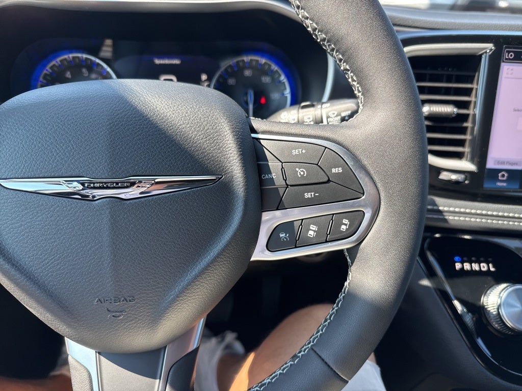 2025 Chrysler Pacifica PACIFICA SELECT