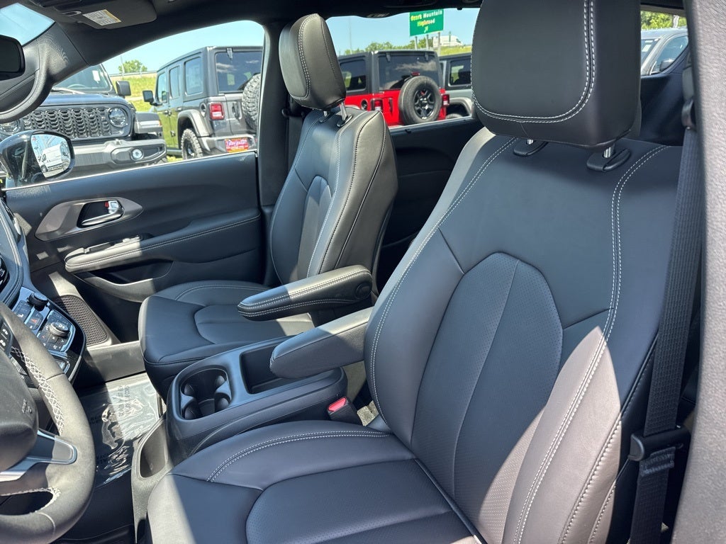 2025 Chrysler Pacifica PACIFICA SELECT