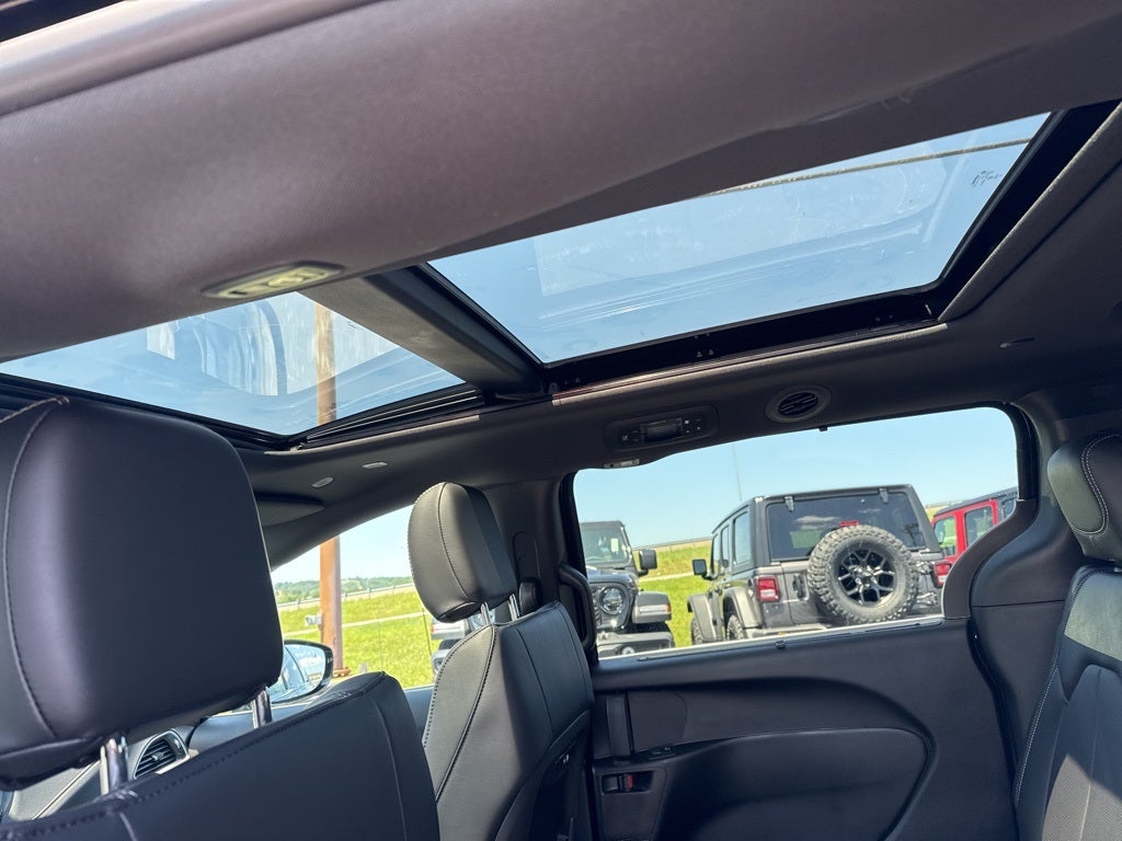 2025 Chrysler Pacifica PACIFICA SELECT