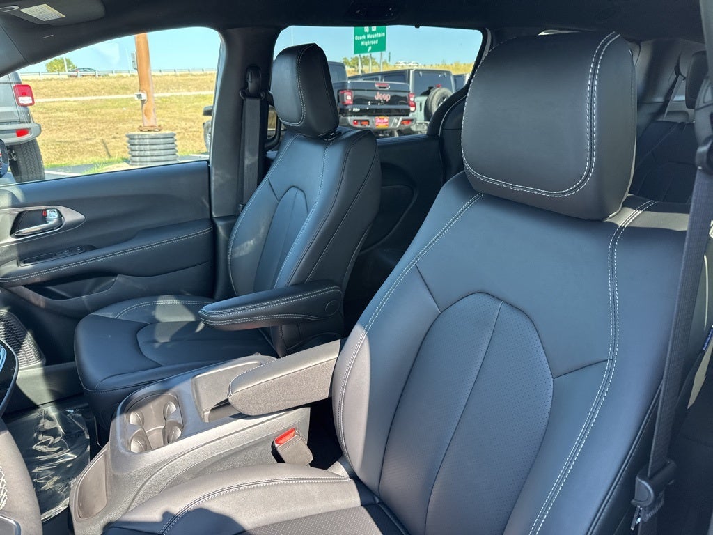 2025 Chrysler Pacifica PACIFICA SELECT