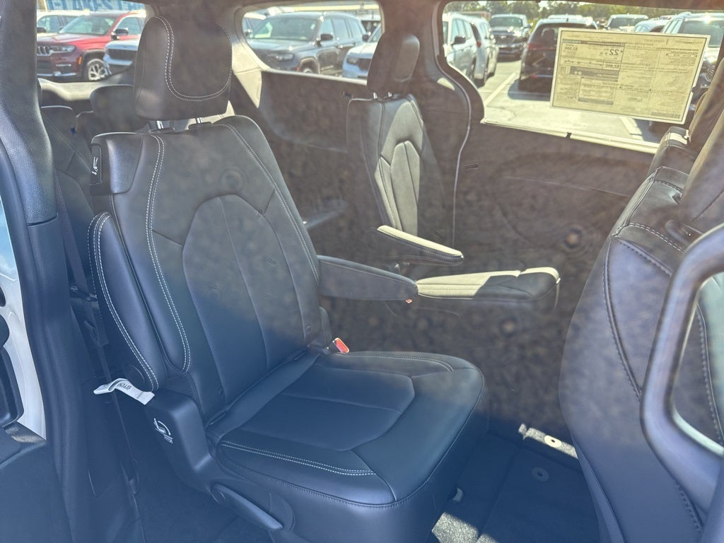 2025 Chrysler Pacifica PACIFICA SELECT