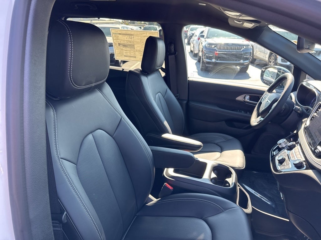 2025 Chrysler Pacifica PACIFICA SELECT