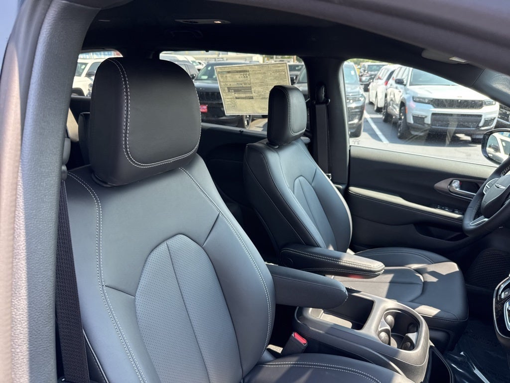 2026 Chrysler Voyager VOYAGER LX