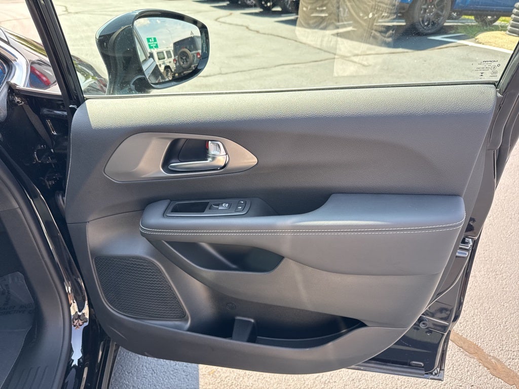 2026 Chrysler Voyager VOYAGER LX