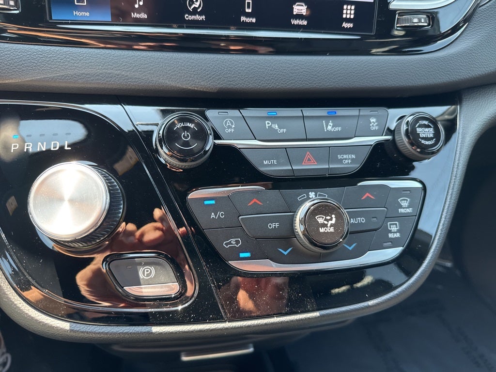 2026 Chrysler Voyager VOYAGER LX