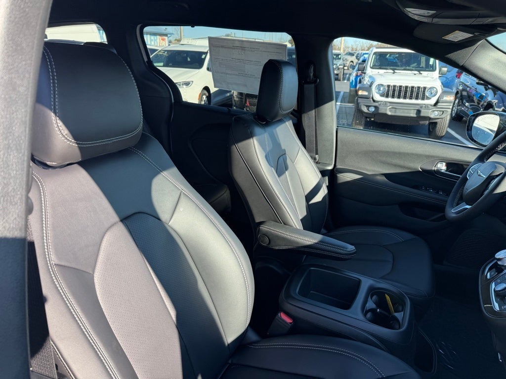 2026 Chrysler Voyager VOYAGER LX