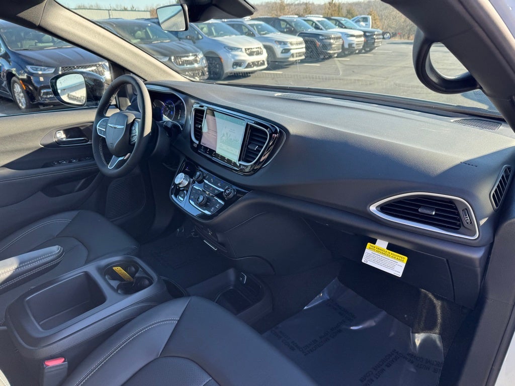 2026 Chrysler Voyager VOYAGER LX