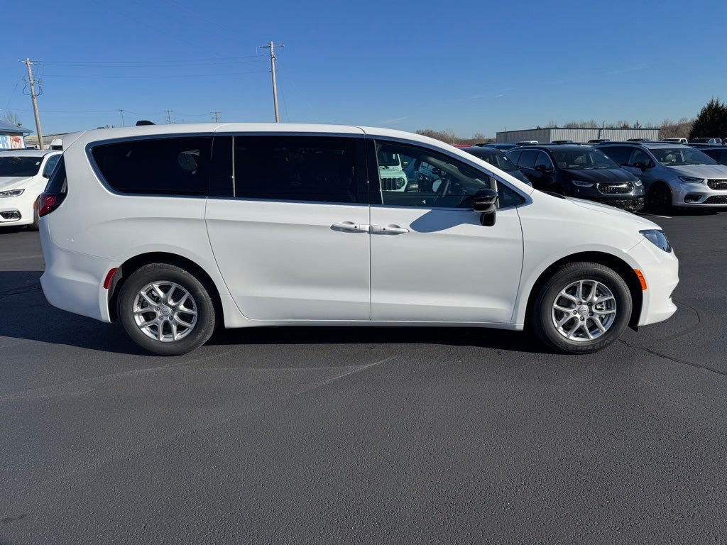 2026 Chrysler Voyager VOYAGER LX