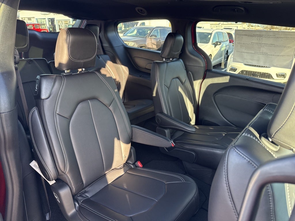 2026 Chrysler Voyager VOYAGER LX