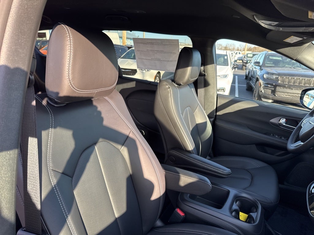 2026 Chrysler Voyager VOYAGER LX