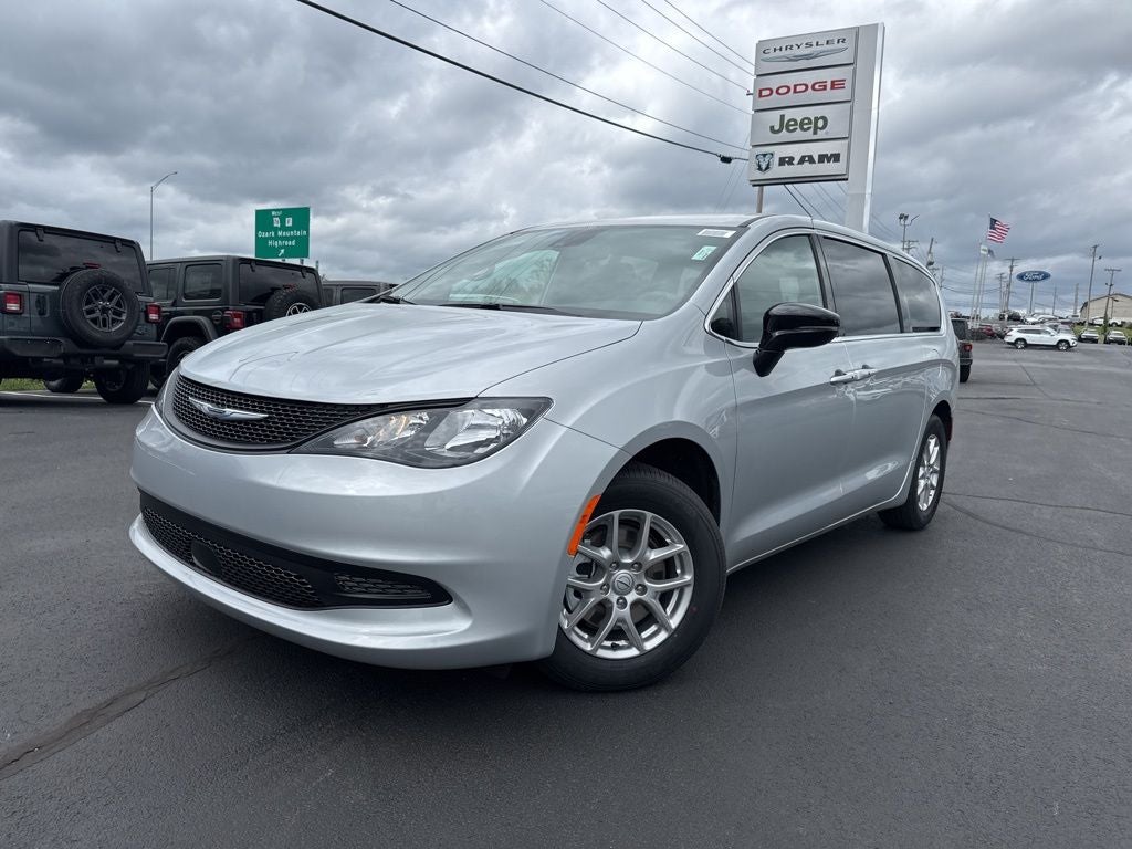 2026 Chrysler Voyager LX's photo