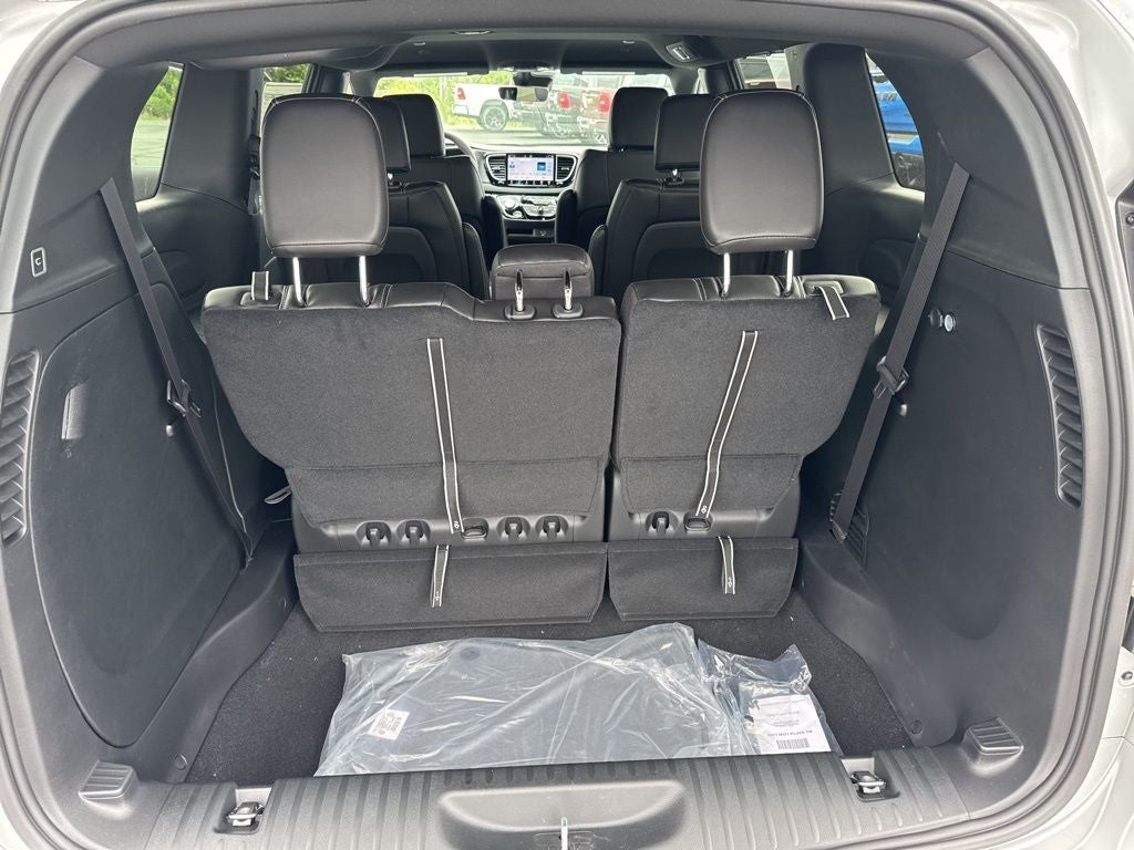 2026 Chrysler Voyager VOYAGER LX