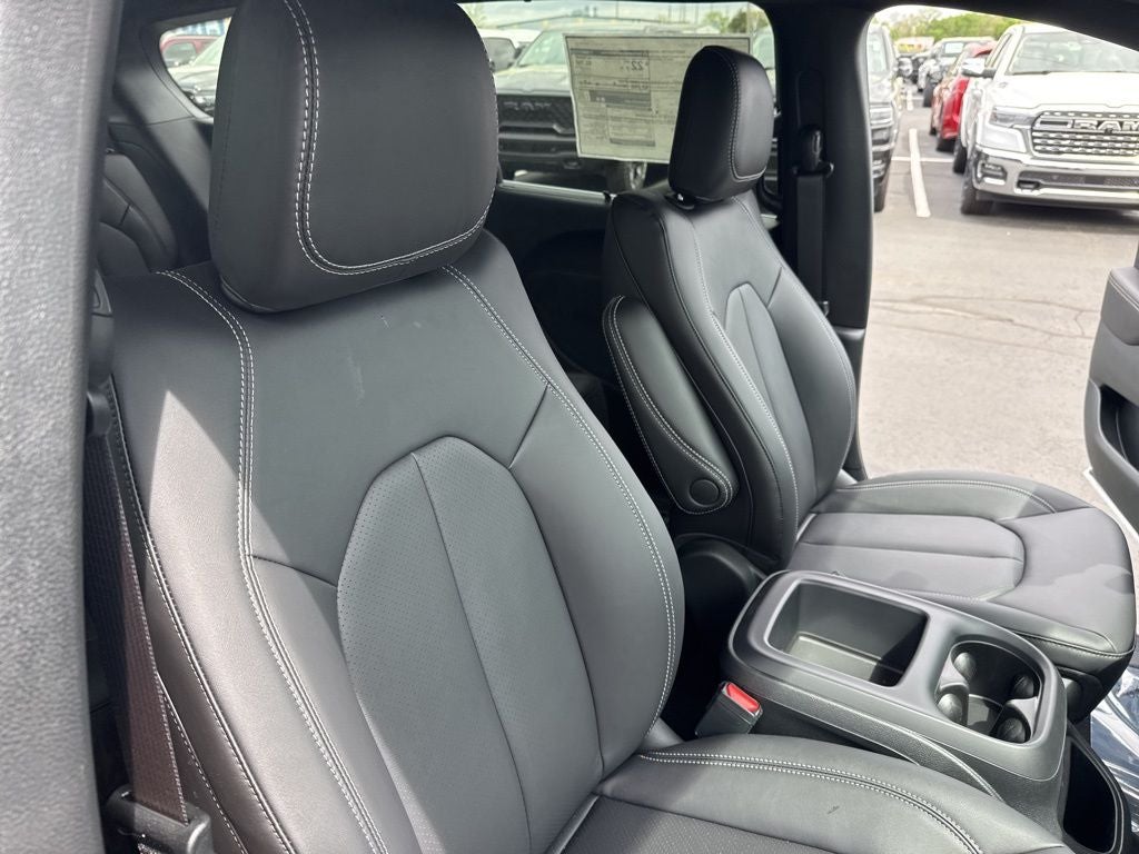 2026 Chrysler Voyager VOYAGER LX